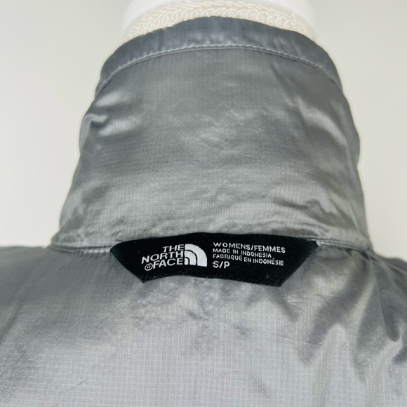 The North Face Women's Silver Quilted Puffer Jacket - Picture 7 of 8